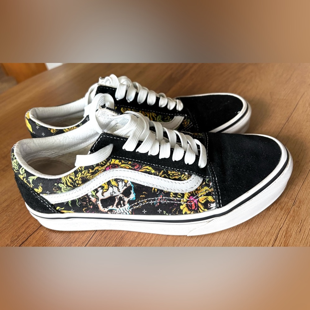 Vans Old Skool skull and floral print shoes, Women’s size 8.5
